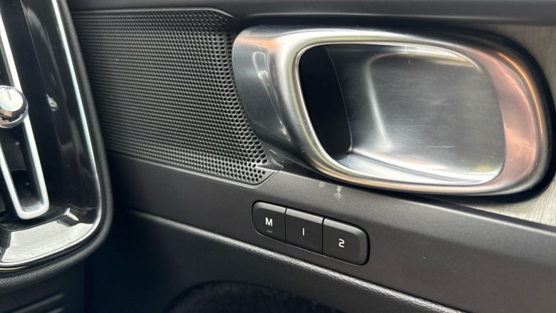 Volvo Xc40 2.0 T4 Inscription Pro 5dr AWD Geartronic Petrol Estate